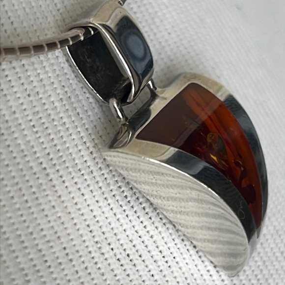 Gorgeous Vtg modernistic triangle Amber .925 sterling silver pendant 9.7g - Picture 9 of 11